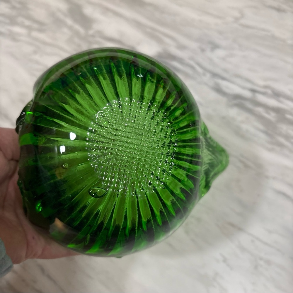 Elegant Green Glass Swan Figurine - Picture 6 of 13